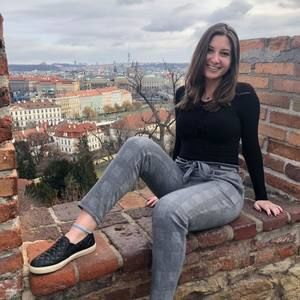 Meet your Posher, Becca